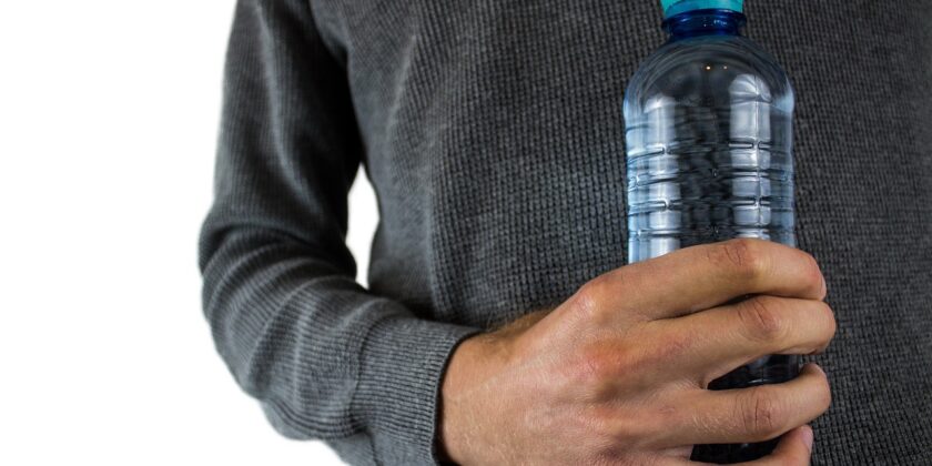 Benefici e fake news sull'acqua minerale