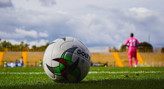 Chi sono i 10 giocatori di calcio che guadagnano