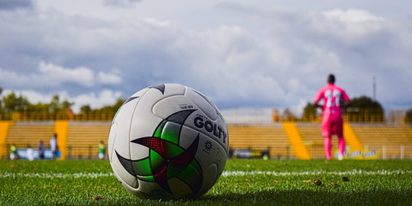 Chi sono i 10 giocatori di calcio che guadagnano