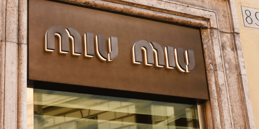 Da Miu Miu i collant rubano la scena-negozio di Roma