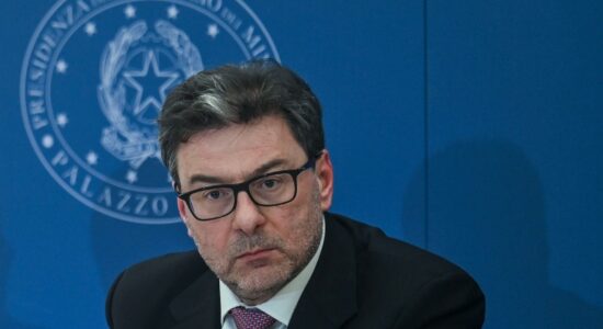 Giorgetti lancia l’allarme conti