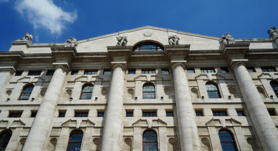 Il Ftse Mib perde il primato mondiale da inizio anno, ma potrebbe avere presto l'occasione di riscatto