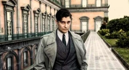 Il particolare del Commissario Ricciardi