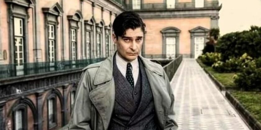 Il particolare del Commissario Ricciardi
