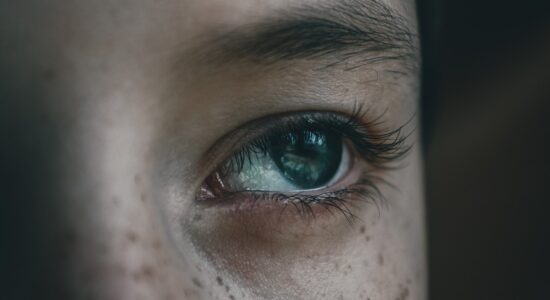 Infoltire le sopracciglia