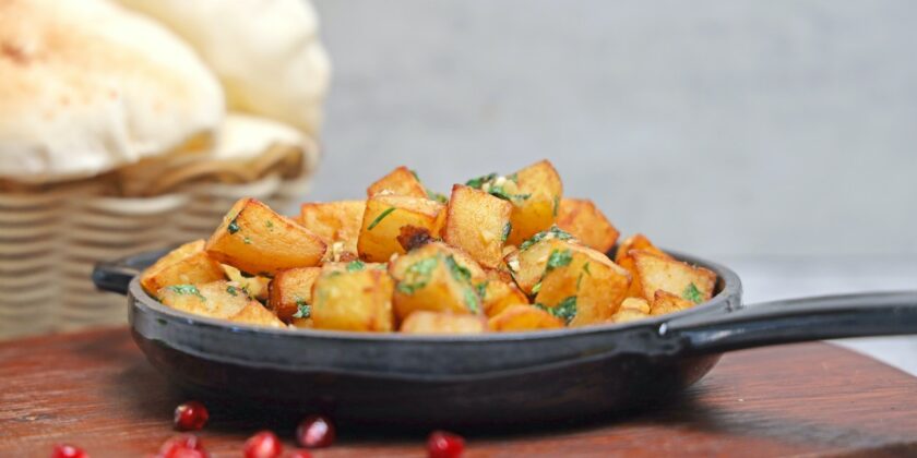 Patate croccanti in padella anche con poco olio e zero fritto