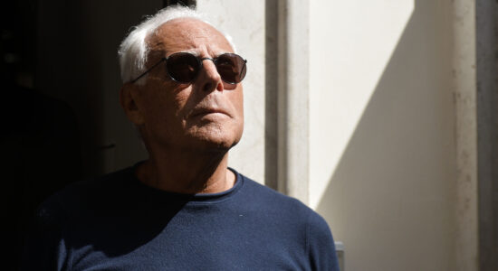 Perché Giorgio Armani veste sempre in blu