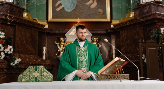 Perché non possono esistere preti donne