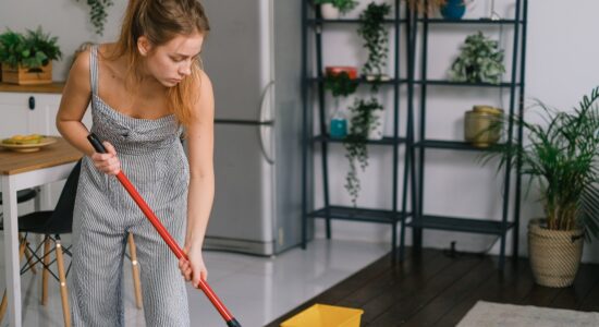 Risparmiare acqua e detersivo quando laviamo i pavimenti