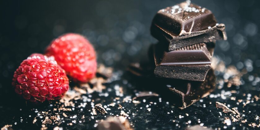 Strana patina bianca sul cioccolato