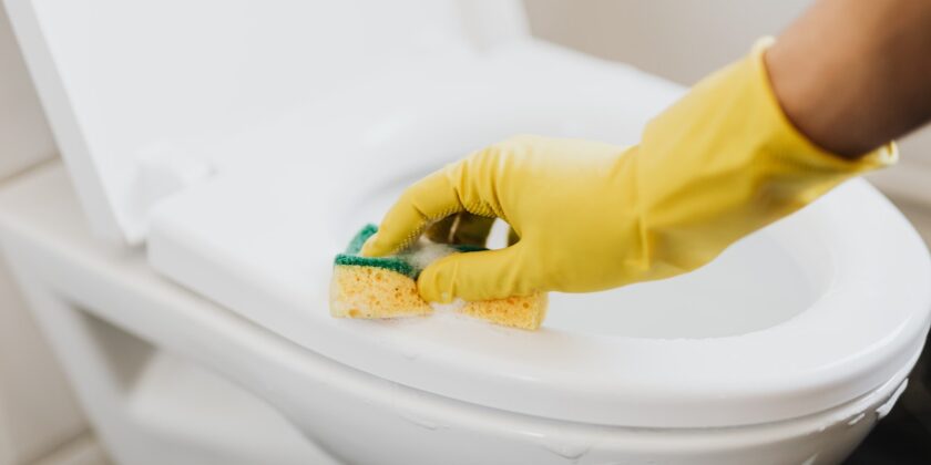 WC splendente e bianco candido con una sola passata