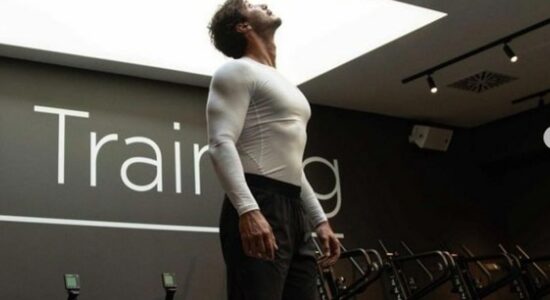 Addominali d'acciaio come Stefano De Martino