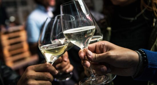 Come aperitivo una bevanda alcolica dalle tante proprietà