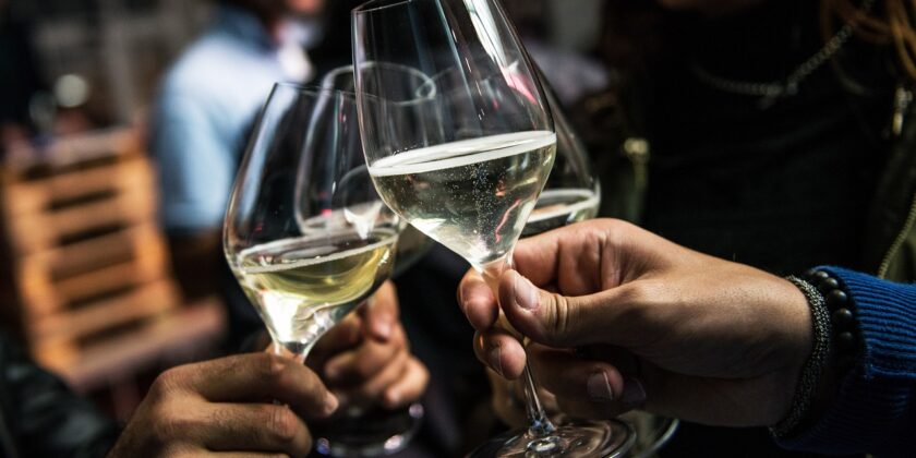 Come aperitivo una bevanda alcolica dalle tante proprietà