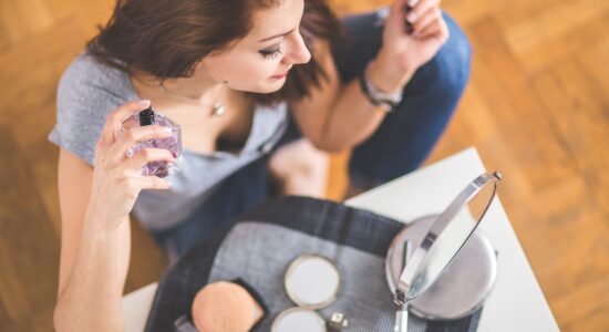 Come far durare il profumo più a lungo e lasciare la scia-proiezionidiborsa.it