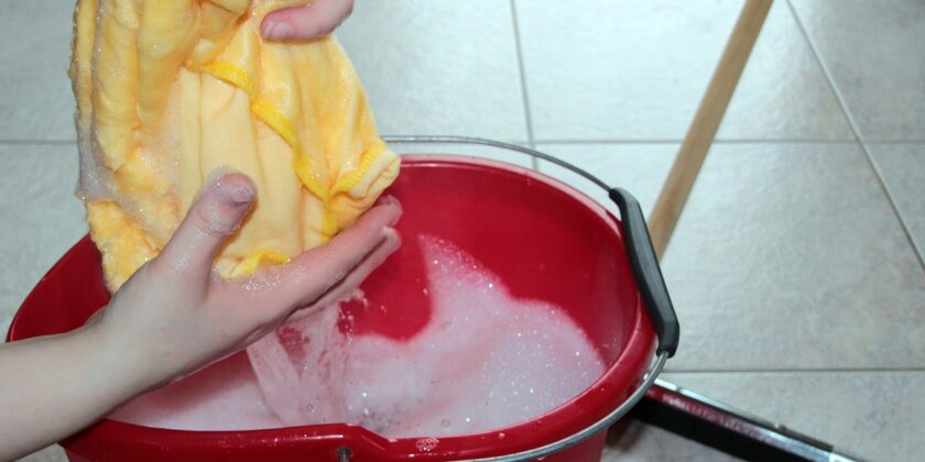 Ecco il metodo giapponese per lavare il pavimento