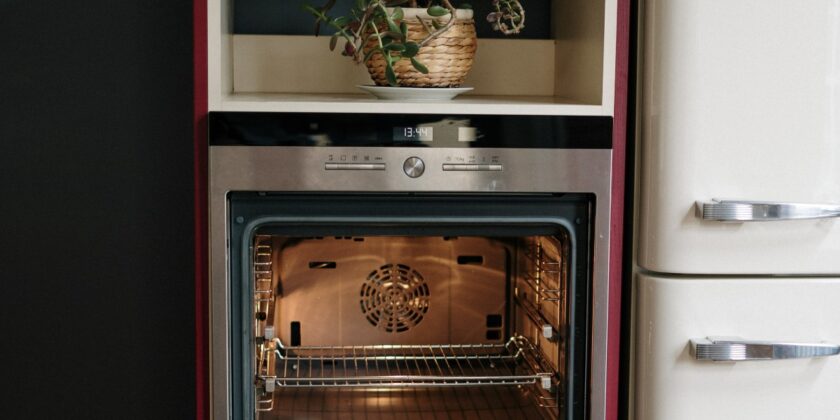 Forno pulito e disincrostato senza fatica