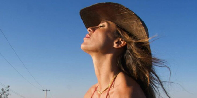 I vip li amano a 20 e a 50 anni, Elisabetta Canalis ci svela come indossarli