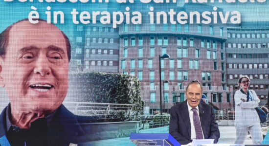 Il ricovero di Berlusconi cambia lo scenario politico italiano-proiezionidiborsa.it