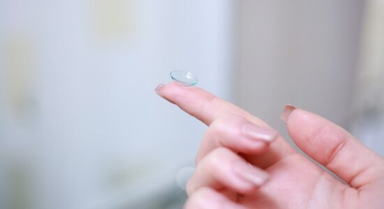 Il segreto per non rovinare il nostro make-up quando si portano le lenti a contatto-proiezionidiborsa.it
