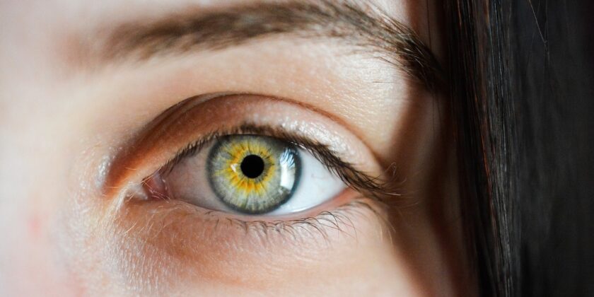 Il segreto per sopracciglia folte ma naturali