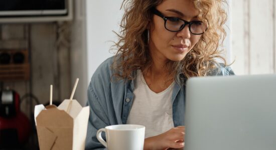 Illuminano il viso e sono perfetti con capelli lunghi o corti-proiezionidiborsa.it