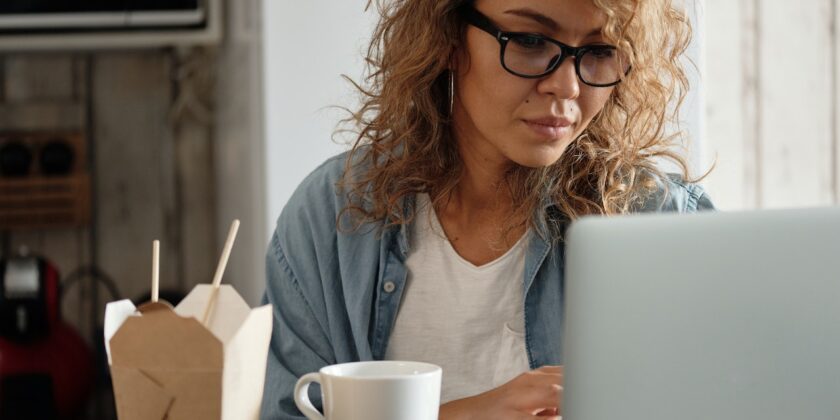 Illuminano il viso e sono perfetti con capelli lunghi o corti-proiezionidiborsa.it