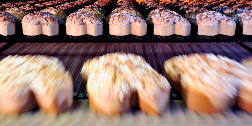 Incredibile quanto costa di più la colomba e l’uovo di Pasqua
