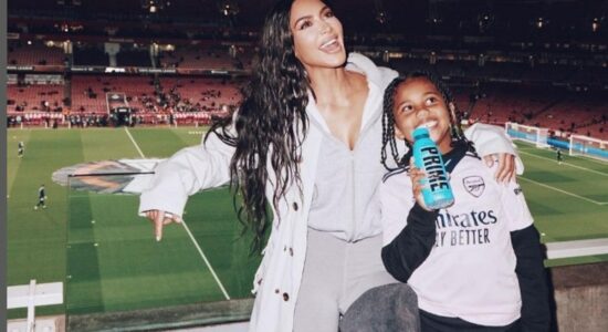 Indossare il trench con stile, copia il look di Kim Kardashian