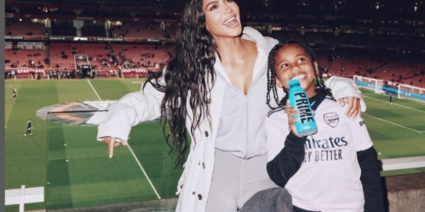 Indossare il trench con stile, copia il look di Kim Kardashian