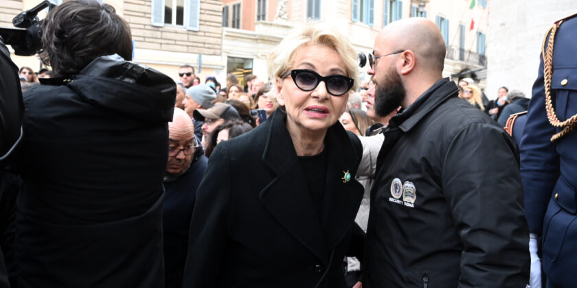 La Bonaccorti fa fatica a riconoscere le persone
