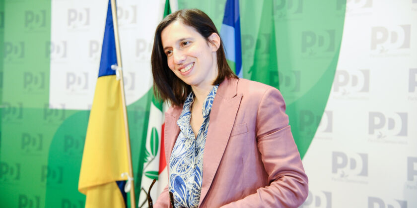 Le giacche colorate di Elly Schlein spopolano nella primavera 2023-proiezionidiborsa.it