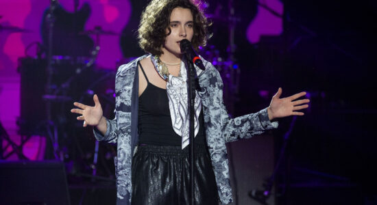 Madame canta scalza sul palco-proiezionidiborsa.it
