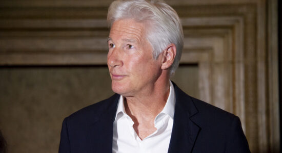 Mal di testa e forte stanchezza sono sintomi di questa malattia che colpisce anche Richard Gere-proiezionidiborsa.it