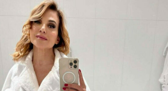 Pelle liscia e luminosa a 50 e a 60 anni con la maschera di Barbara D'Urso