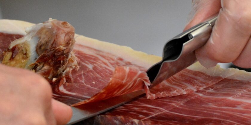 Scegliere fra prosciutto cotto e crudo-proiezionidiborsa.it