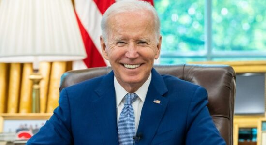 Scorregge continue che puzzano: ecco la dieta consigliata a Joe Biden