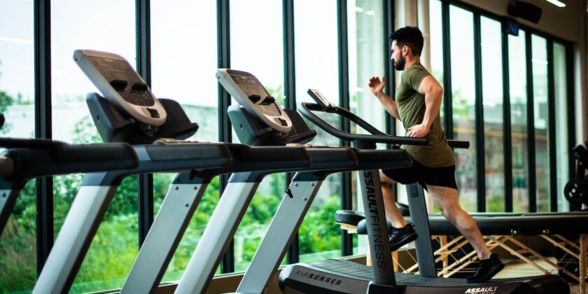Allenamento in palestra: meglio la mattina o la sera