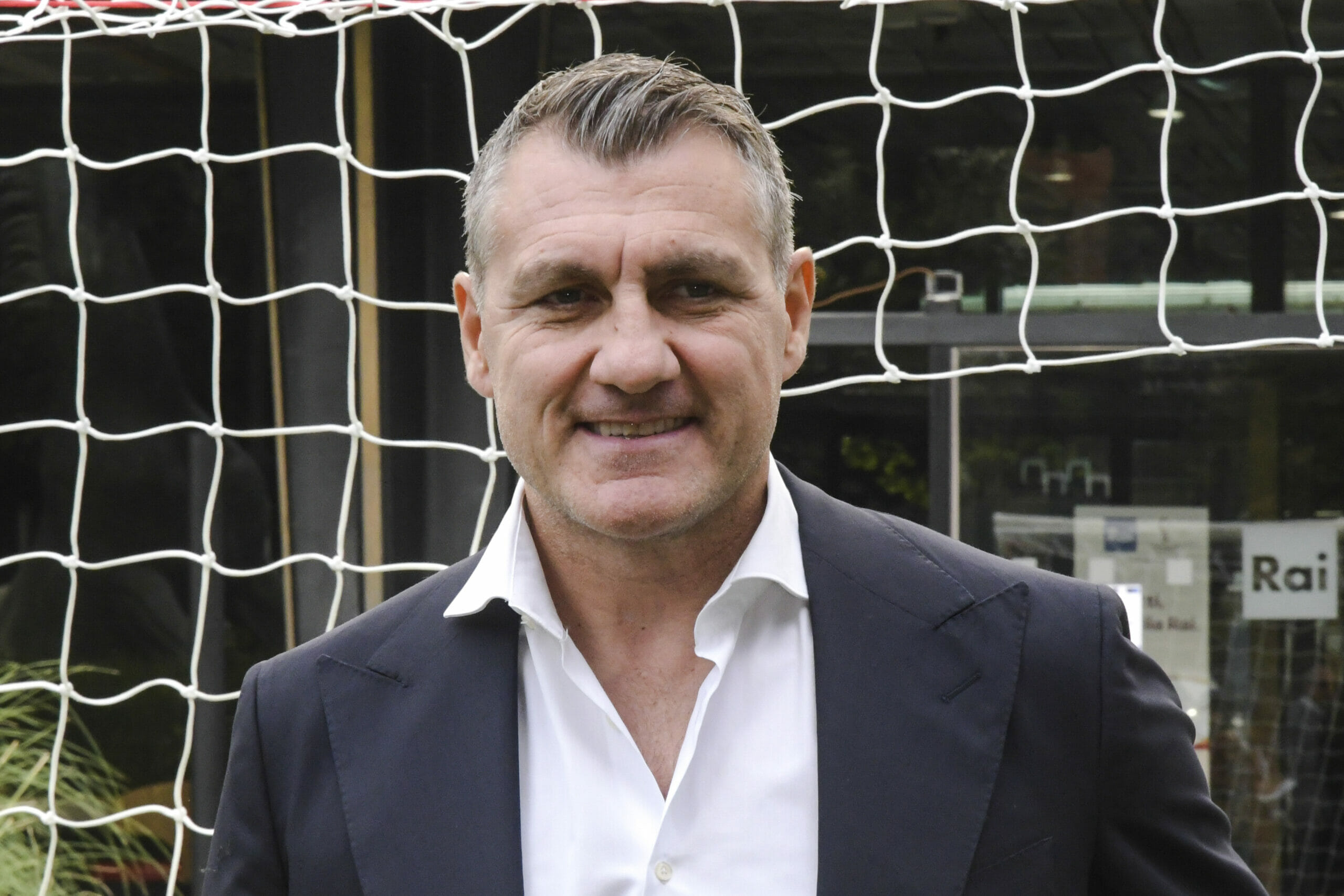 Bobo Vieri ama le coste siciliane