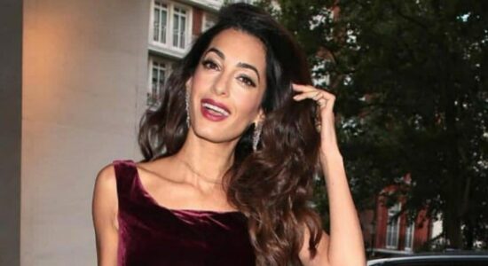 Cancella lo sguardo stanco o spento come fa Amal Clooney