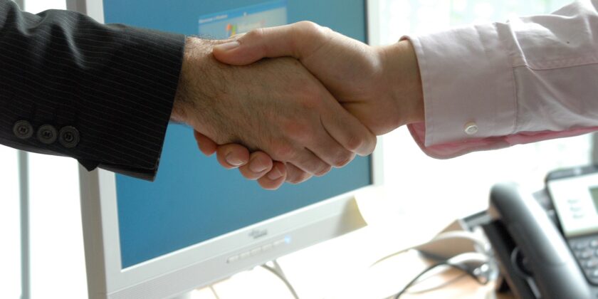 Capire le persone in base a come ti stringono la mano-proiezionidiborsa.it