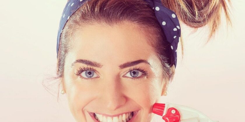 Come pulire velocemente i vetri delle finestre con i consigli di Giulia Groppo-foto da Instagram