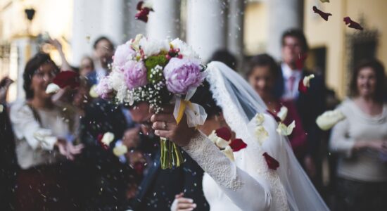 Come vestirsi da invitata per un matrimonio primaverile-proiezionidiborsa.it