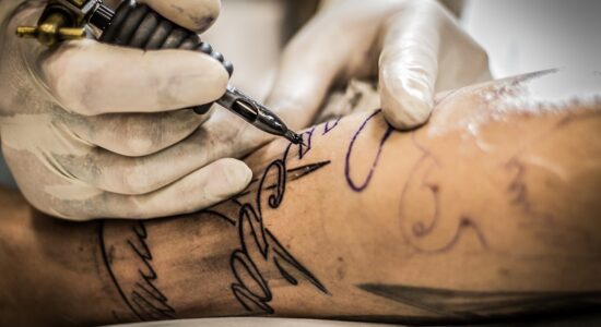 Cosa fare dopo aver fatto un tatuaggio-proiezionidiborsa.it