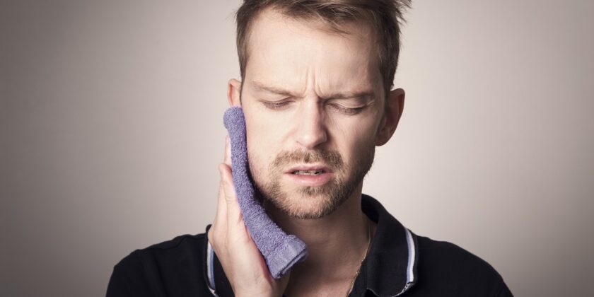 Denti sensibili al freddo e al caldo e gengive sanguinanti-proiezionidiborsa.it