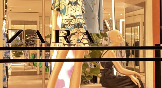 Ecco gli abiti per l’estate 2023 che slanciano la figura a meno di 30 euro da Zara-proiezionidiborsa.it