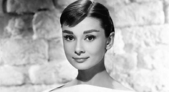 Far durare la messa in piega più a lungo come faceva Aufìdry Hepburn-foto da wikipedia