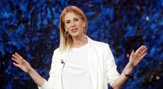 I segreti di Alessia Marcuzzi per una pelle luminosa-proiezionidiborsa.it