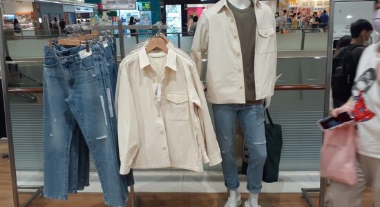 Il capo indispensabile da indossare in primavera per lei e lui-overshirt-foto da wikipedia