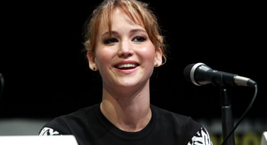 Jennifer Lawrence e le scarpe sul red carpet di Cannes-foto da wikipedia